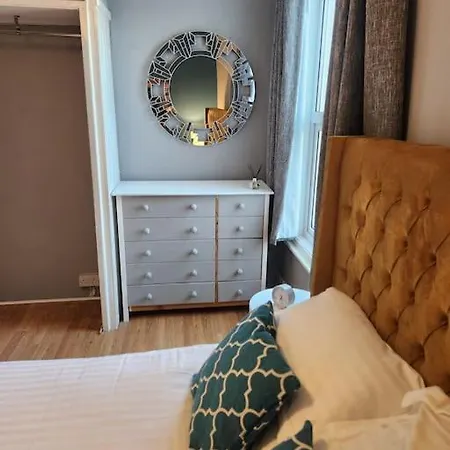 House Near Restaurants, Park And Pubs, Perfect For Pets! * Μπρίστολ