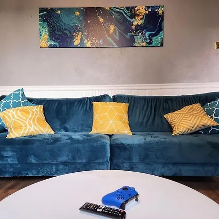 Holiday home House Near Restaurants, Park And Pubs, Perfect For Pets! *