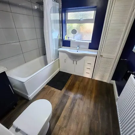 House Near Restaurants, Park And Pubs, Perfect For Pets! Сasa de vacaciones *