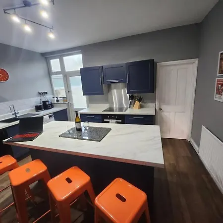House Near Restaurants, Park And Pubs, Perfect For Pets! Casa de Férias